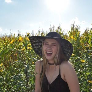 Meet your Posher, Maegan